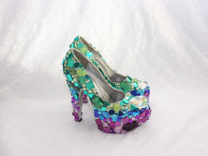 http://www.newyorkcouture.net/sold/studdedshoes1.jpg